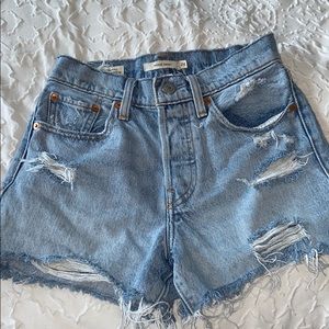 Light Blue Levi’s jean shorts size 24